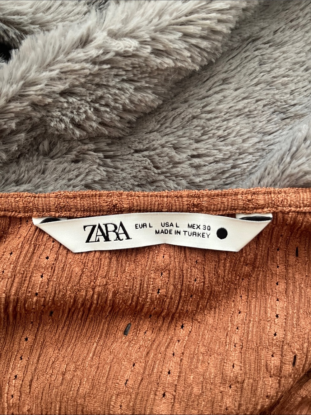 ZARA Rust-Brown Ribbed V-Neck Button Crop Top - Picture 2 of 3